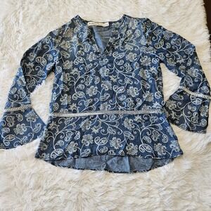 Madeline & Monroe Women's Chambray‎ Paisley Bell Sleeve Blouse. Size S